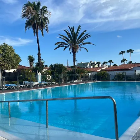 Agradable Bungalow Con Piscina 別荘